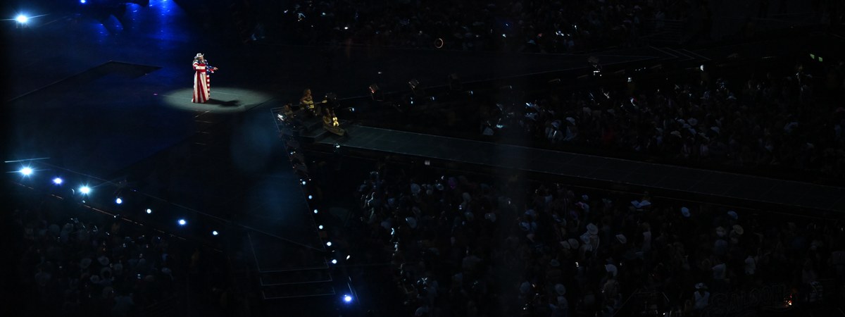 Beyoncé performing on tour, rival to Taylor Swift in the net worth ranking